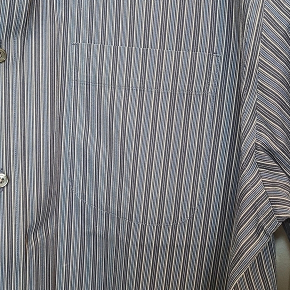 Eddie Bauer Relaxed Fit Wrinkle Resistant Blue Stripe Shirt - Picture 2 of 6